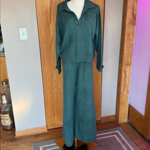 NWOT a new day 2 pc lounge set. Size Large - Picture 2 of 7